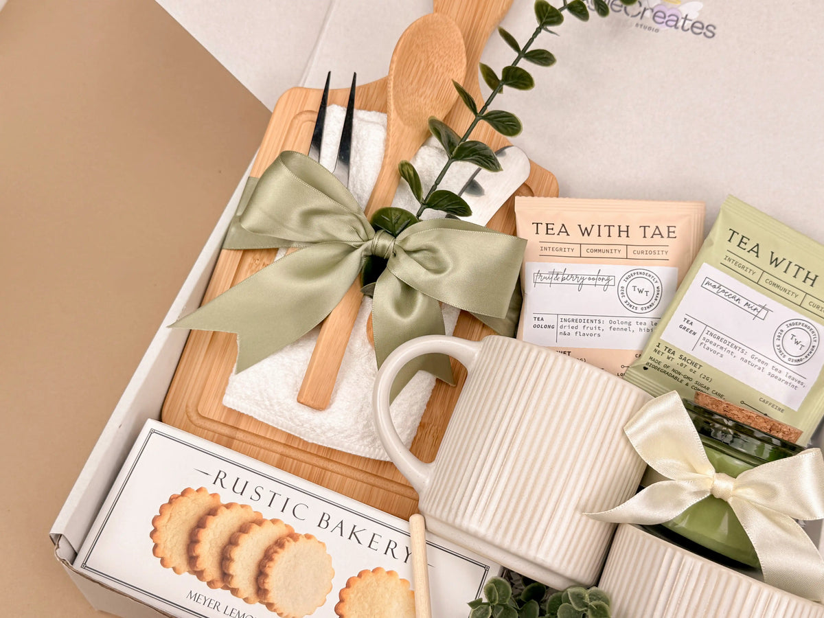 Home Blessing Gift Box – Bamboo Cutting Board, Ceramic Mugs & Cozy Kitchen Essentials
